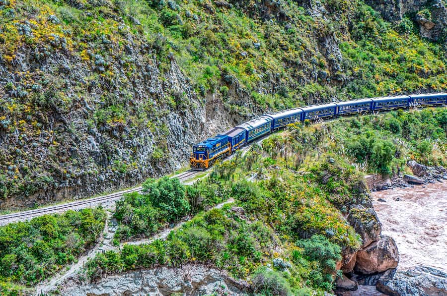 2-Day Inca Trail Hike to Machu Picchu & Panoramic Train - Small groups and the guide experience