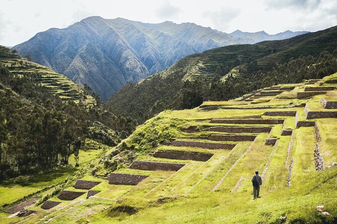 2 Day Sacred Valley and Machu Picchu Guided Tour from Cusco - Lunch in Urubamba and the terraces of Ollantaytambo