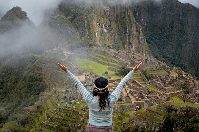 2-Day Sacred Valley & Machu Picchu Tour by Train from Cusco - Maras and its thousands of salt ponds
