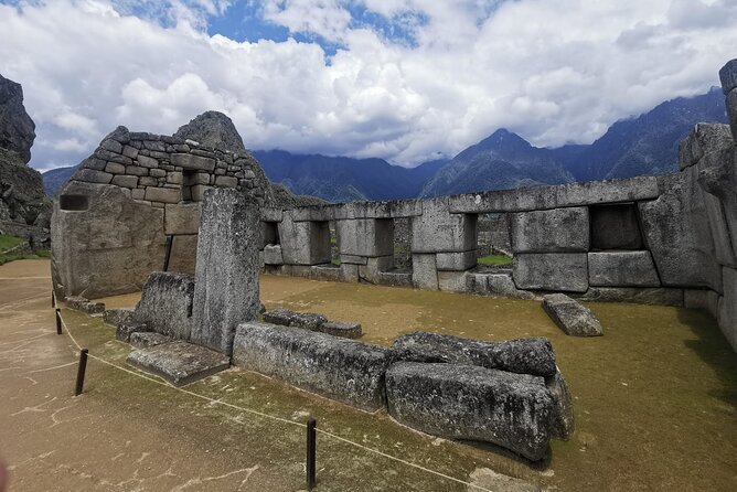 2-Day Tour in Sacred Valley and Machu Picchu from Cusco - Guides, communication, and personal help
