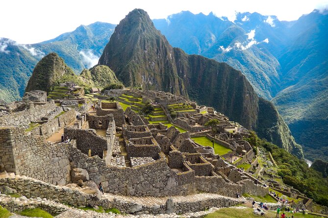 2-Day Tour: Sacred Valley & Machu Picchu – All Tickets Included - The train to Aguas Calientes is part of the reward