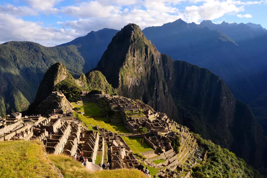4 Days Inca Jungle Adventure to Machu Picchu - Day 2: Cloud forest paths, plantations, and Cocalmayo