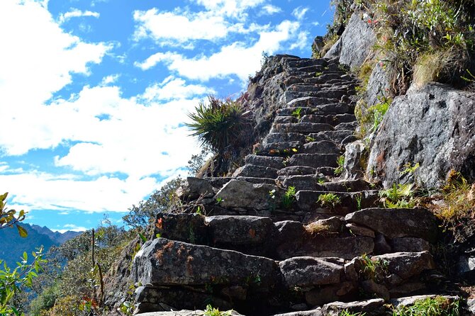 4 Days Inca Trail To Machu Picchu - Day three: Runcurakay, Chaquicocha, and Wiñaywayna