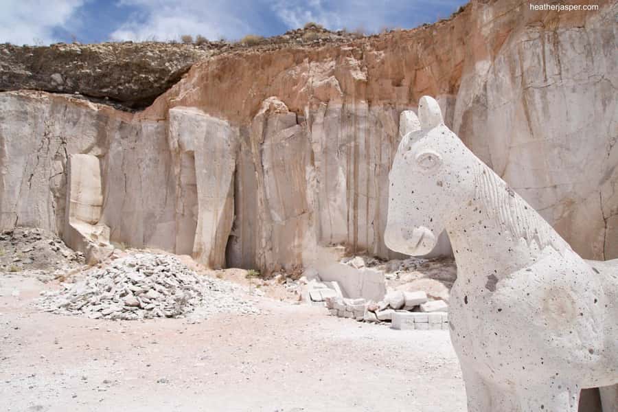 4-hour excursion: Ruta del Sillar with Hiking in Culebrillas - The short walk through Culebrillas Canyon