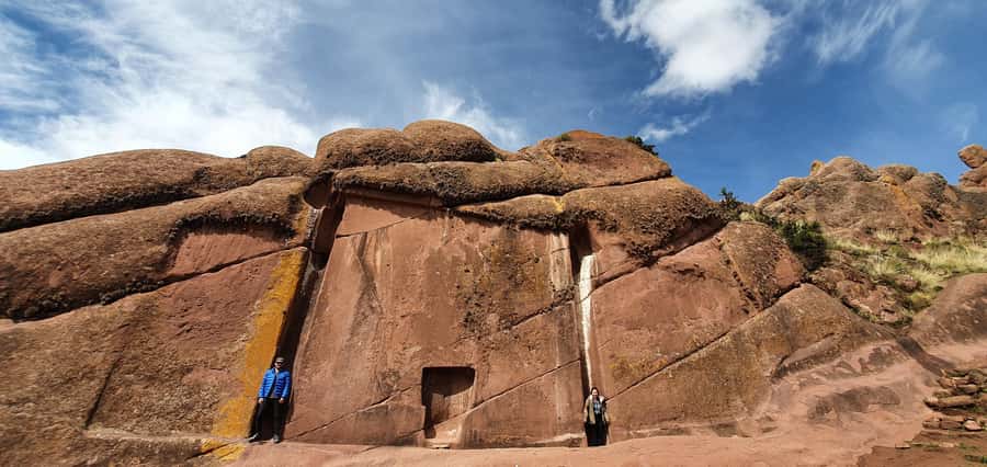 5h tour from Puno to Aramu Muru portal and Inca Ruins - Molloco, a quiet stop for Lupaca tombs