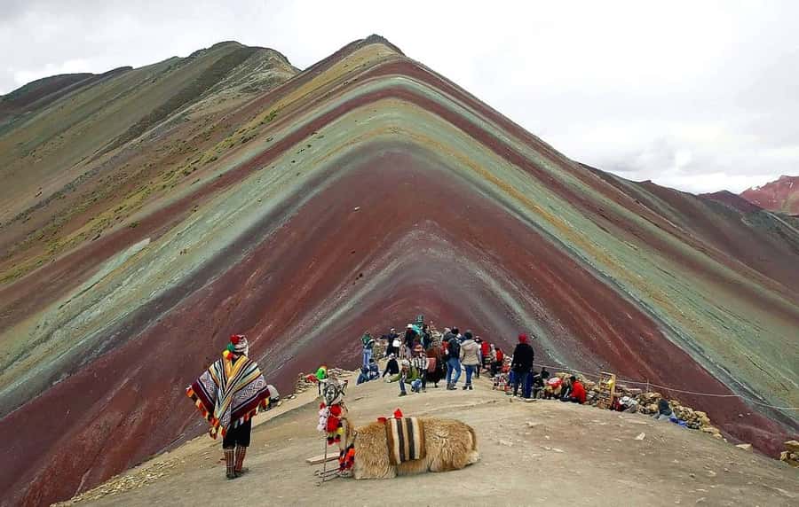 7 Colors Mountain - Reaching the striped mountain viewpoint