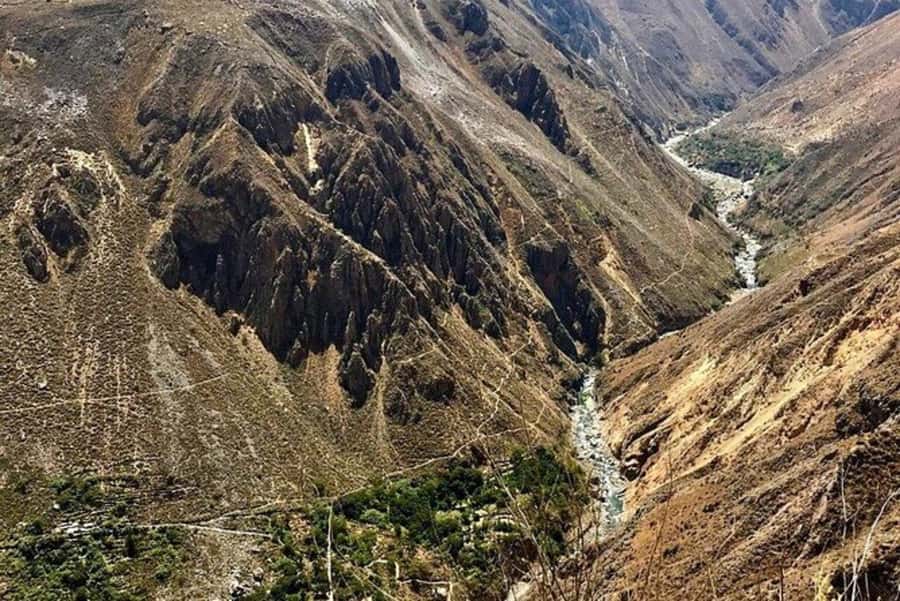 Arequipa: Colca Canyon Trekking 2 days and 1 night + food - Guides, language, and help on the trail