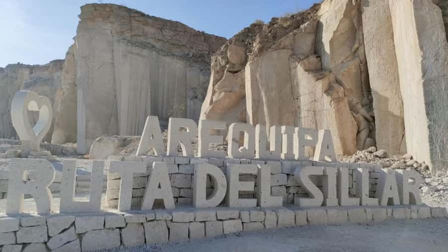 Arequipa: Half Day Sillar Route and Culebrillas Canyon + Yanahuara Viewpoint - Walking into Culebrillas Canyon
