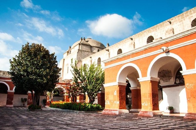 Arequipa, Historic and Colonial City and Santa Catalina Monastery - The Plaza de Armas and Arequipa Cathedral