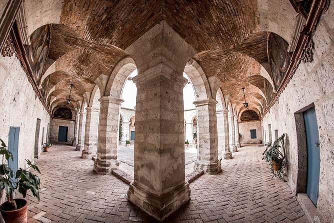 Arequipa, Historic and Colonial City and Santa Catalina Monastery - The Church of the Society of Jesus and San Ignacio Chapel