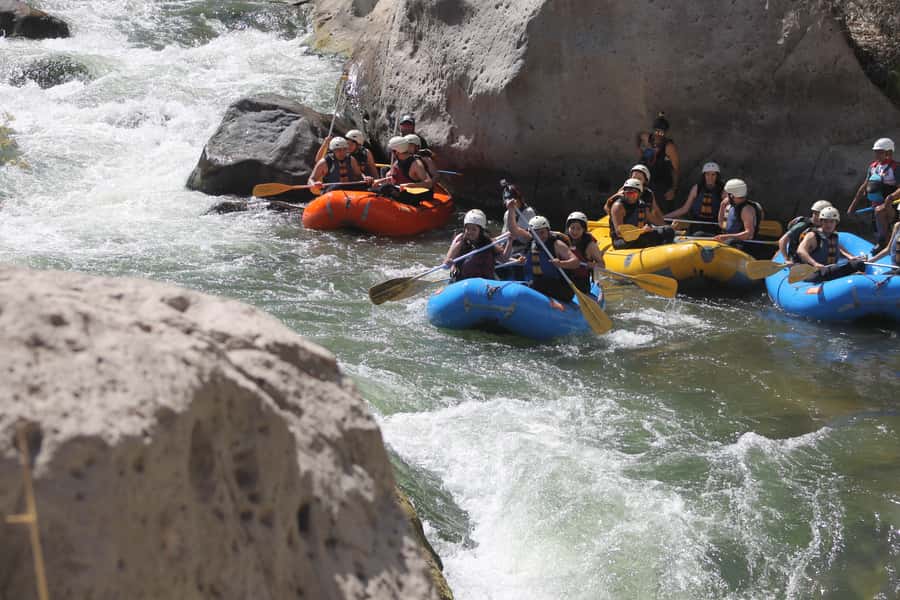 Arequipa: Rio Chili Rafting Tour with Snack - Class III rapids and the first real splash