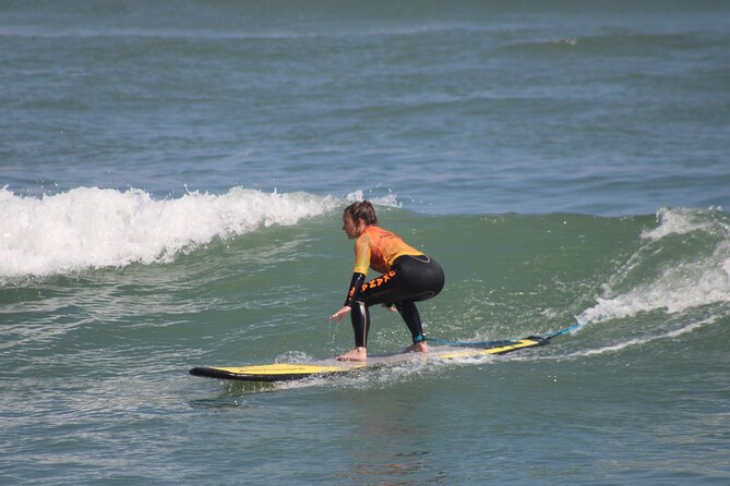 Beginner Surf Lesson in Lima, Perú - Land practice, stretching, and ocean safety
