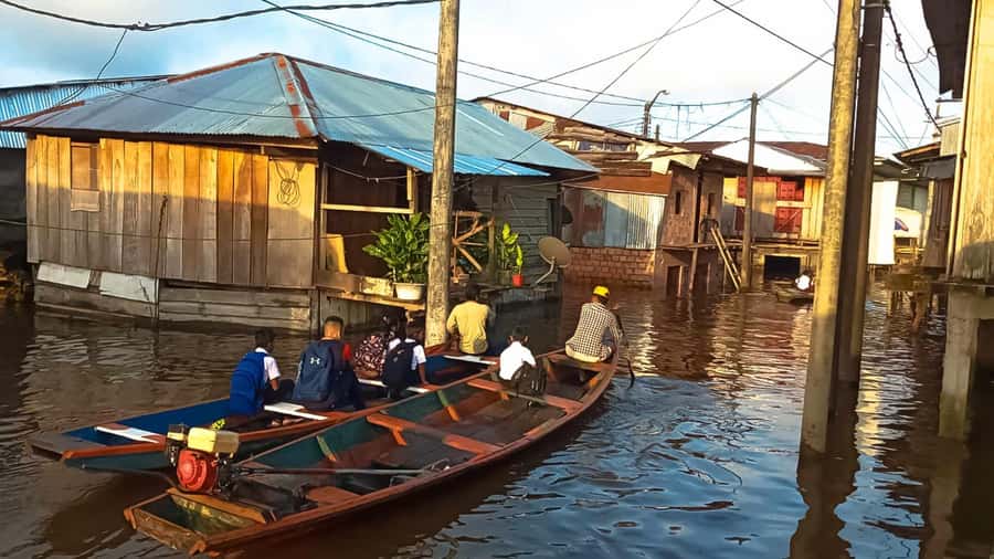 Belen Market & Floating City 2-3 Hour Private Tour - Taking the traditional boat into the floating city