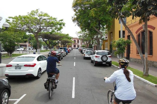 Bike Tour San Isidro, Miraflores and Barranco, - San Isidro, the quieter side of the route