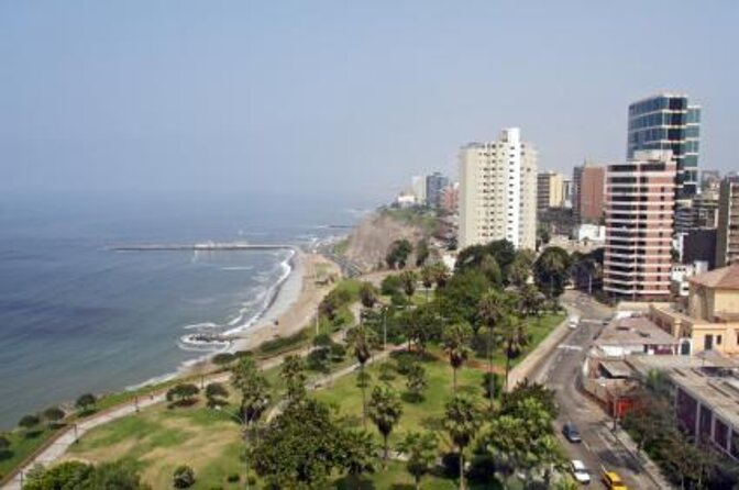 Bike Tour San Isidro, Miraflores and Barranco, - Starting in San Isidro at Lirios