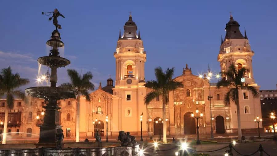 City Tour Colonial and Modern Lima Half Day Plus Ticket - Plaza San Martín and the Bolívar Hotel
