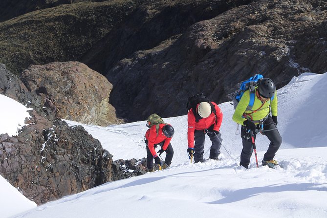 Climbing Mateo - Your first 5 thousand - The 90-minute snow and ice ascent