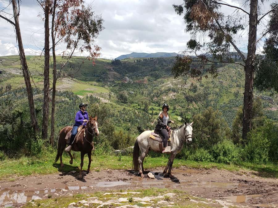 Cusco: 3-Hour Horse Riding Tour to the Temple of the Moon - Views over Cusco from the trail