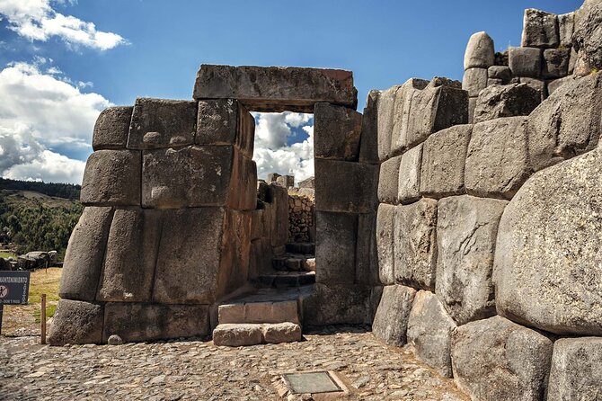 Cusco 7 days Tour in Machu Picchu, Humantay Lake and Vinicunca - Your first afternoon: Qorikancha and the four nearby ruins
