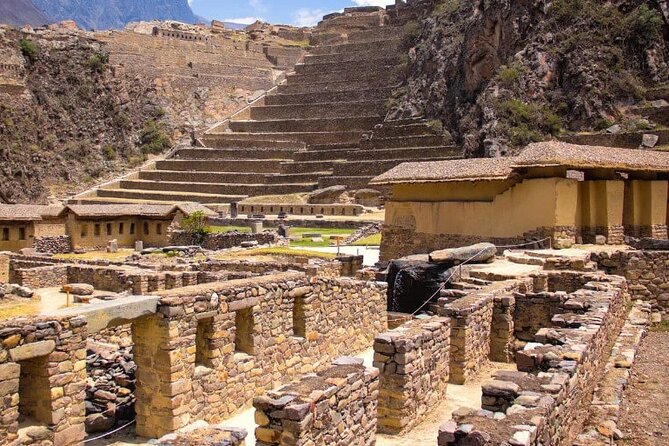 Cusco 7 days Tour in Machu Picchu, Humantay Lake and Vinicunca - Hotels, meals, guides, and group size
