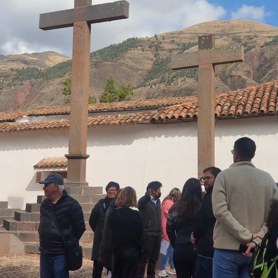 Cusco: Bus Turistico Puno Cusco con Tour y Buffet - The guide can shape the whole day
