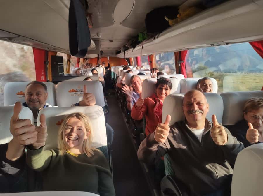 Cusco: Bus Turistico Puno Cusco con Tour y Buffet - La Raya and the Nevado Chimboya view