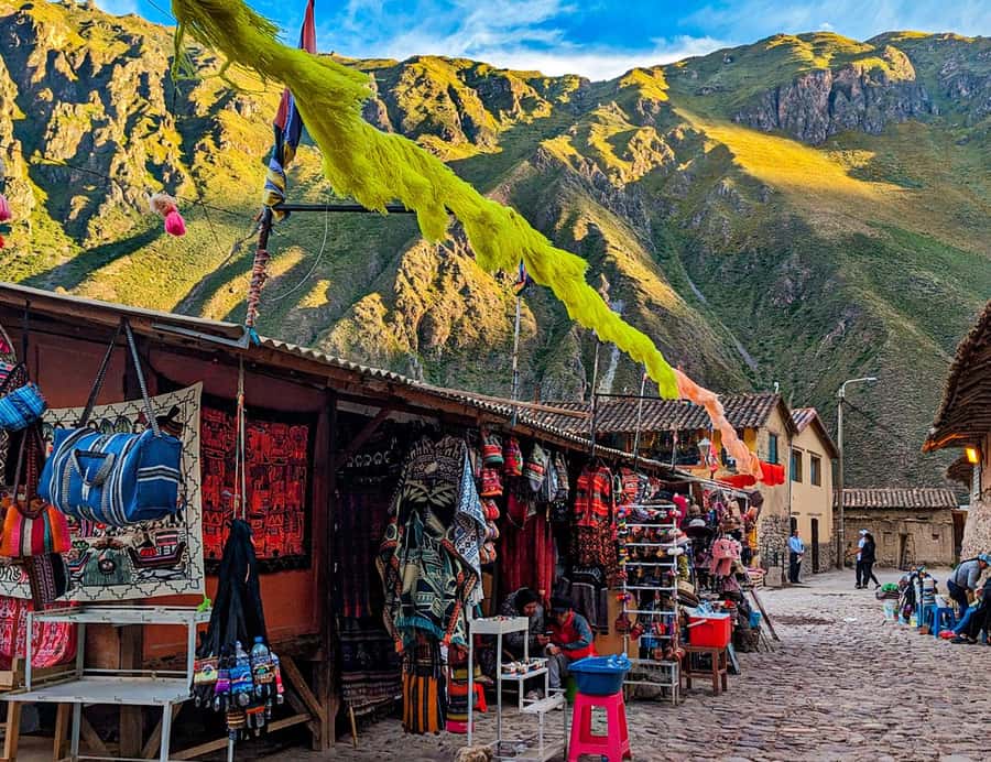 Cusco:Chinchero,Moray & Salt Mines drop-off in Ollantaytambo - Urubamba lunch gives the schedule a needed pause