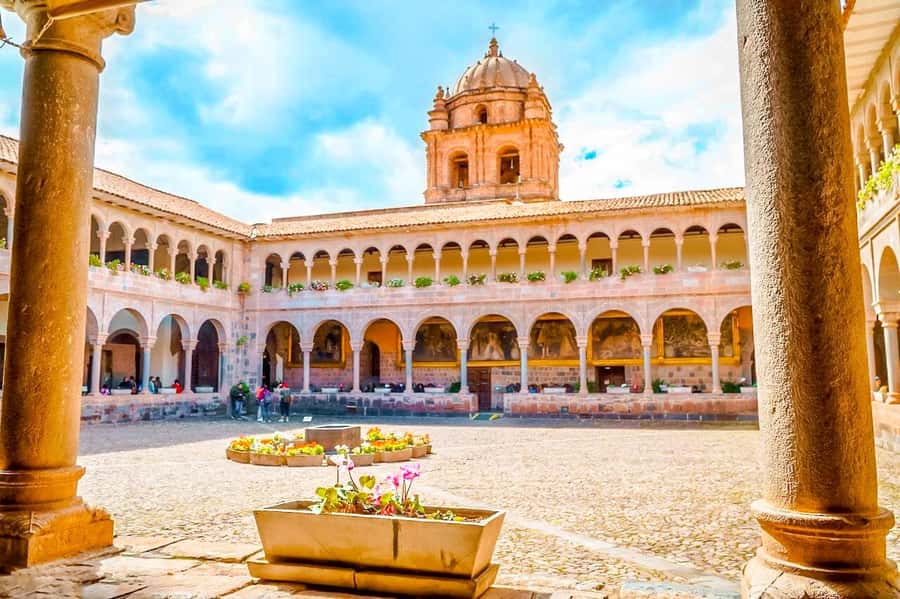 Cusco: City and Nearby Ruins 5-Hour Guided Tour - Plaza de Armas and the Cathedral interior
