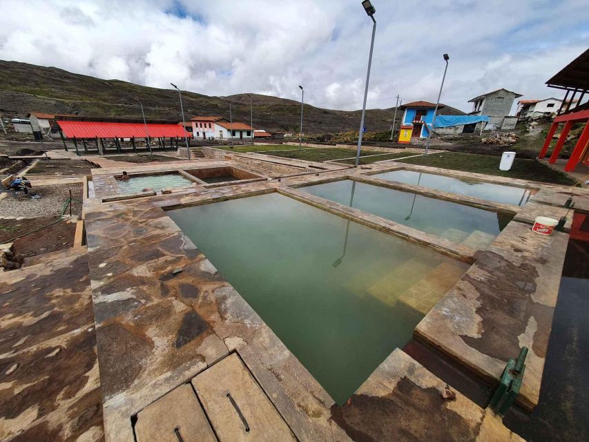 Cusco : full day 7 lagoons with lunch - Walking the full lagoon circuit