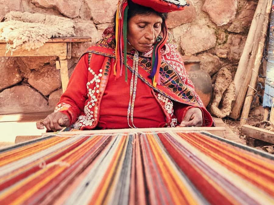 Cusco: Full-Day Sacred Valley History Tour - Chinchero and the craft traditions that continue