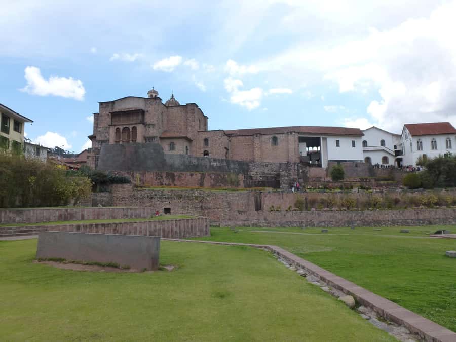 Cusco : Half-Day Explore Inca Ruins qoricancha sacsayhuaman - Qoricancha: Inca gold beneath a colonial church