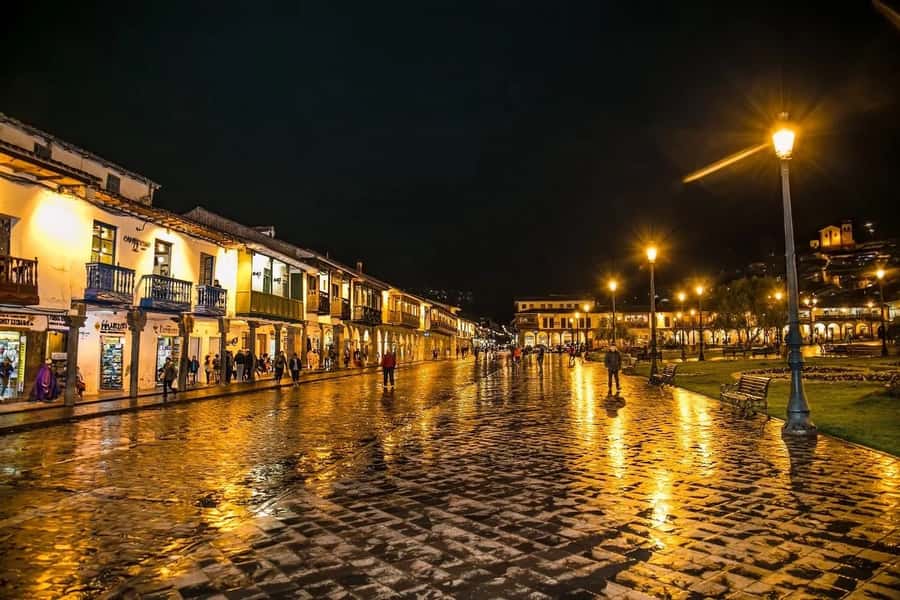Cusco: Legends and History Night Tour with Pisco Sour - Who should book this evening experience