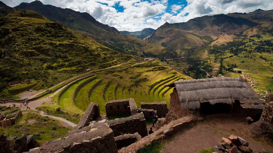Cusco: Pisac, Sacsayhuaman, Q'enqo, and Tambomachay Tour - Pisac market and the first look at Inca country