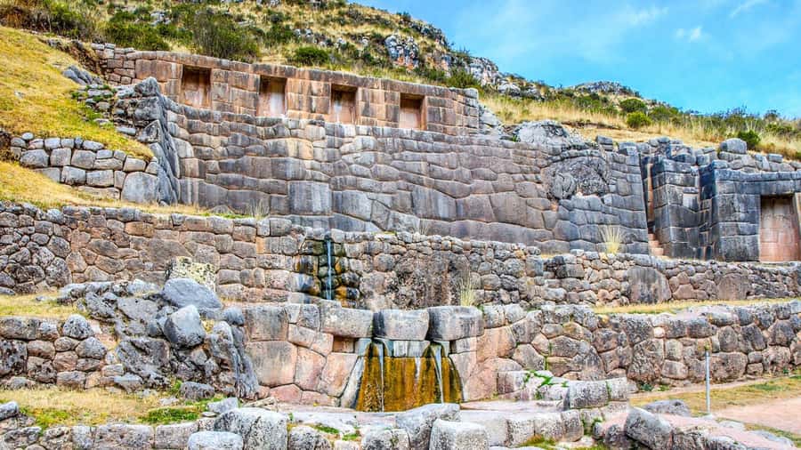 Cusco: Pisac, Sacsayhuaman, Q'enqo, and Tambomachay Tour - Puka-Pukara from the road and viewpoint