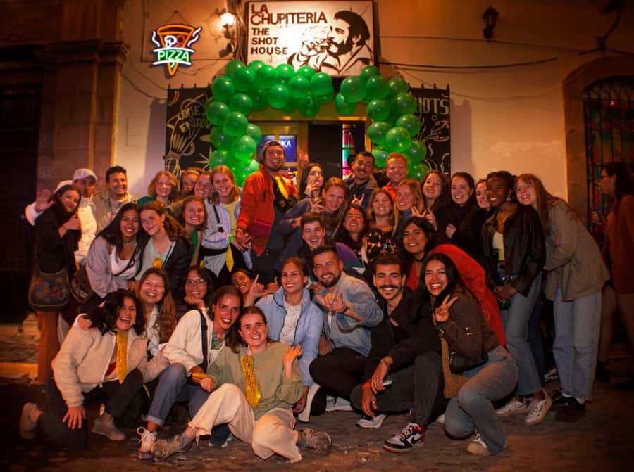 Cusco: Pub Crawl with Skip-the-Line Access and Drinks - The first bar sets the tone