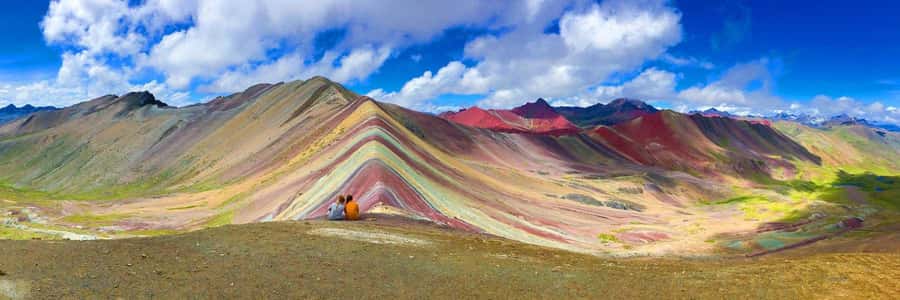 Cusco: Rainbow Mountain Tour with Meals & Red Valley Option - A short but striking visit at Vinicunca