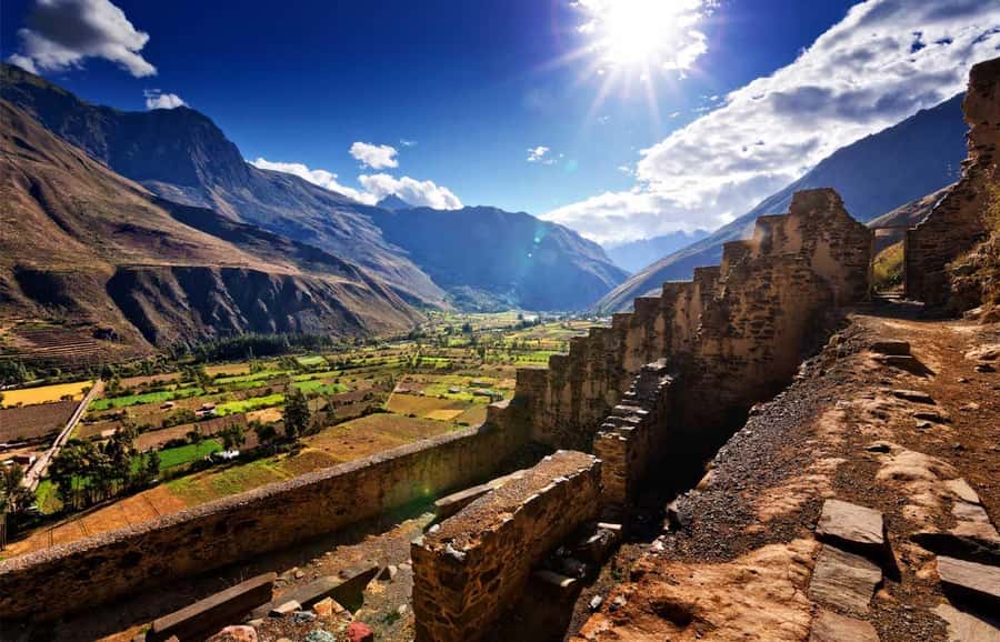 Cusco: Sacred Valley, Pisac, Ollantaytambo, Salt Mines Moray - Chinchero: textiles, plants, and a shopping stop