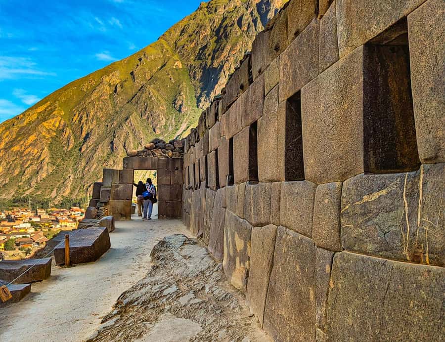 Cusco:Sacred Valley Pisaq,Ollantaytambo,Chinchero with Lunch - Starting above the valley at Taray
