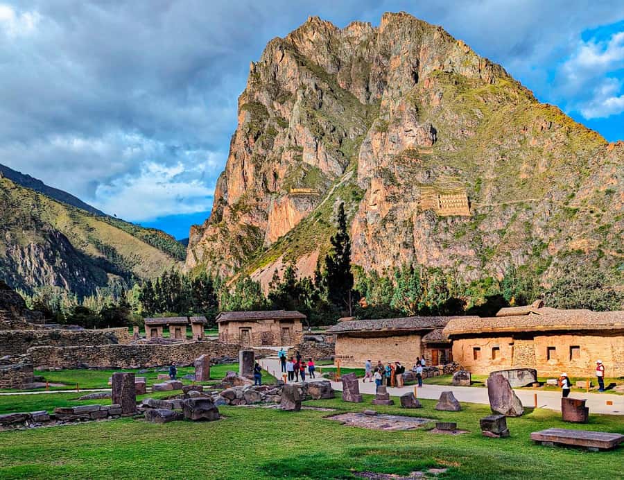 Cusco:Sacred Valley Pisaq,Ollantaytambo,Chinchero with Lunch - Ollantaytambo reveals the scale of Inca stonework