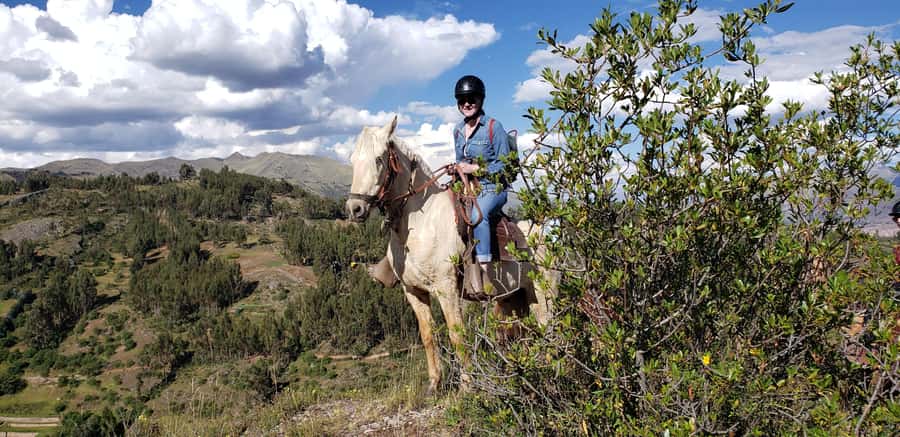 Cusco: Sacsayhuaman Guided Tour and 1-Hour Horseback Ride - Qenqo and the world of huacas