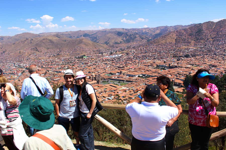 Cusco: Sightseeing Tour of the City on an Open-Top Bus - Alpaca wool, coca leaves, and the shopping stop