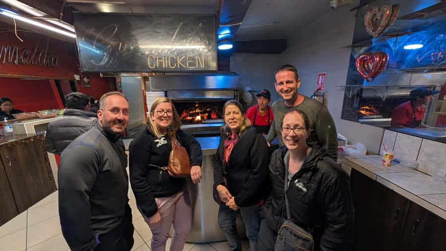 Cusco street food tour - Language and guide style