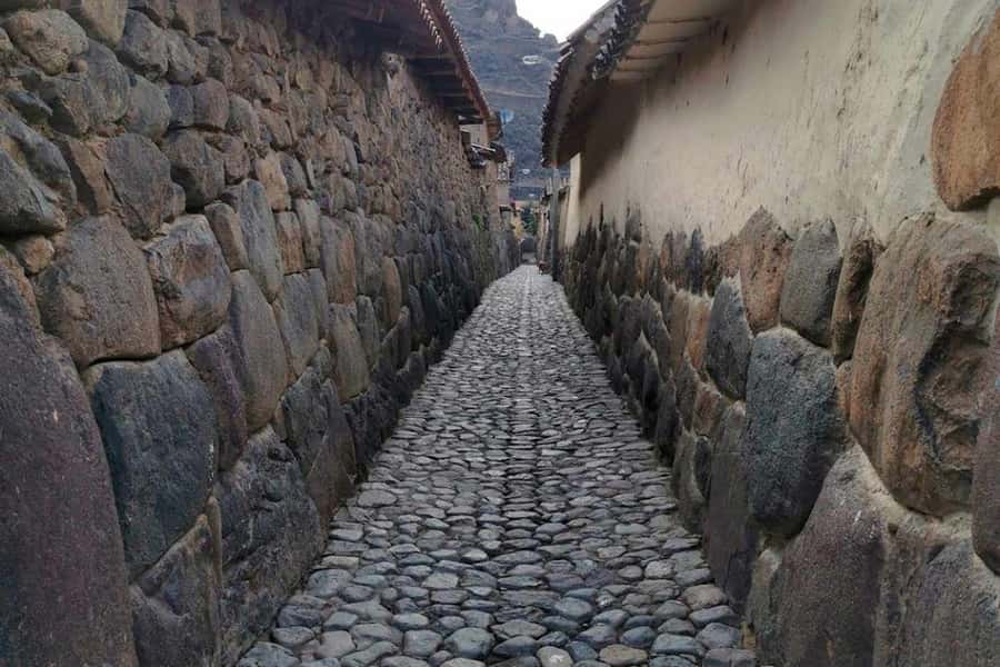 Cusco | Visit Maras, Moray, Chinchero, Pisac | Valle Vip - Ollantaytambo’s ruins and train connection