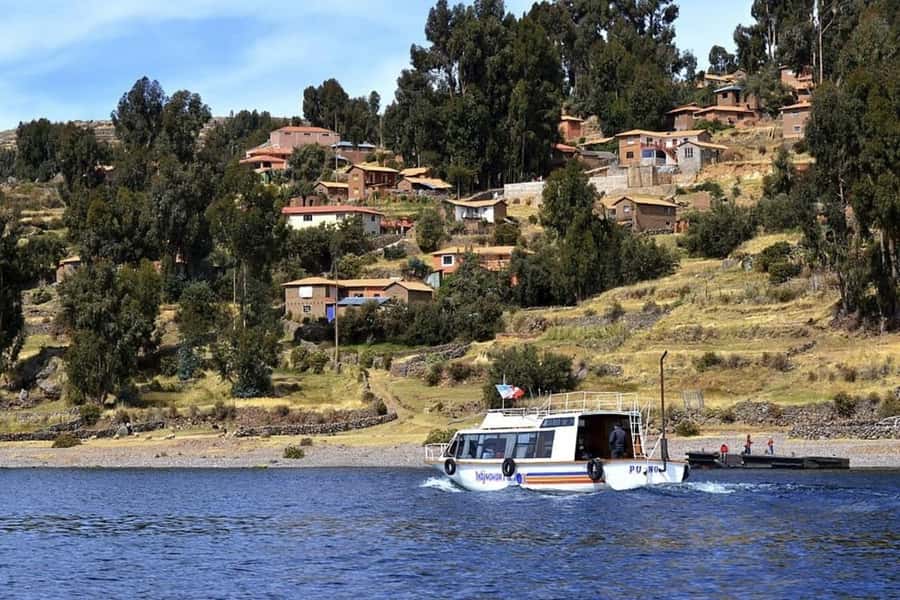 Day Trip to Uros Floating Islands and Amantani Island - Leaving Puno for the floating islands