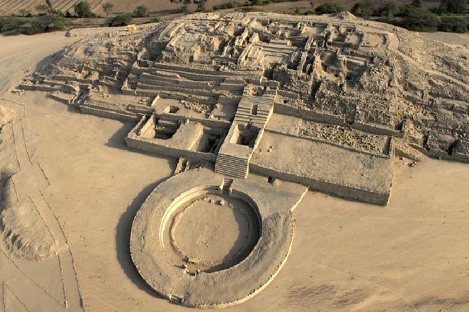 Discovering Caral, The Oldest Civilization In America - A long road trip north from Lima