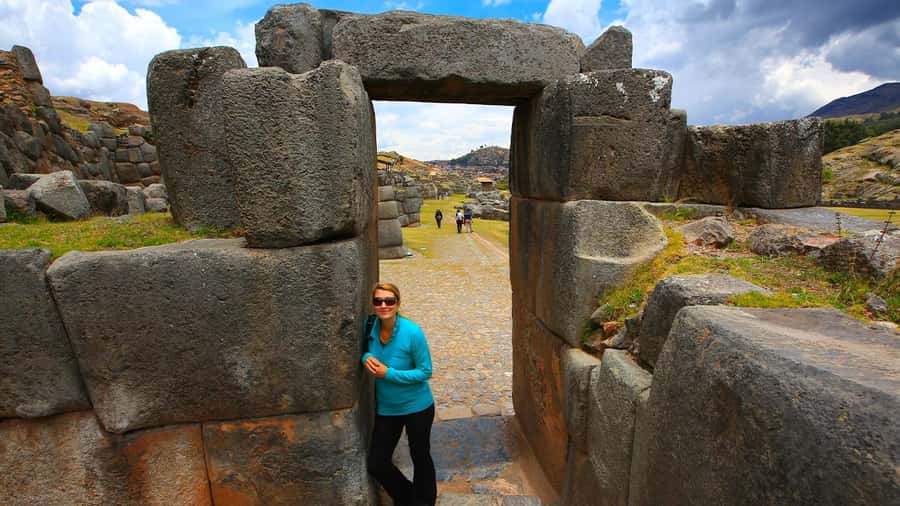 ECONOMIC PRIVATE TOUR IN THE CITY OF CUSCO - HALF DAY - Sacsayhuamán and the great stone walls