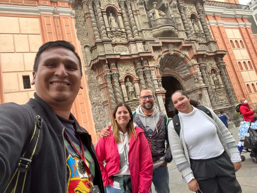 Enjoy Lima Walking Historic Center, Plaza San Martin and Plaza de Armas - The final streets, Peruvian Literature, and Cordano Bar