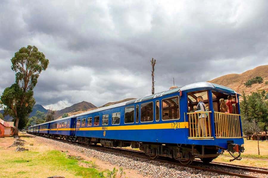 Excursion Cusco - Puno - Titicaca Observatory Train - Lunch, snacks, and afternoon tea onboard