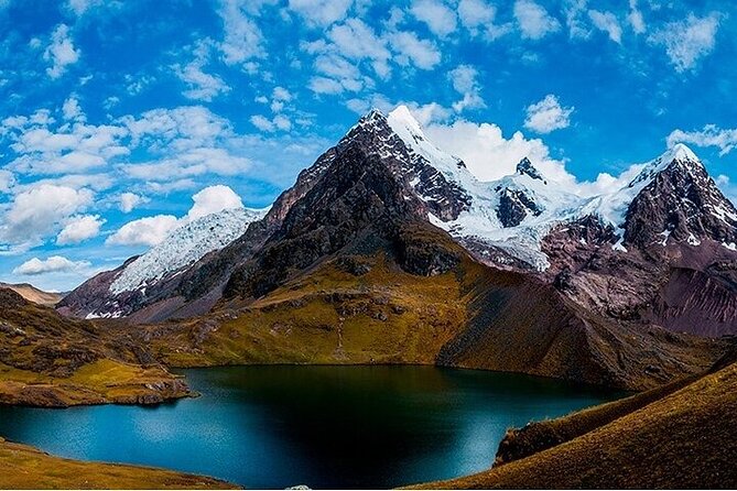 Excursion to Ausangate & 7 lakes with Coca Ceremony |Private| - The coca leaf ceremony beside the first lake