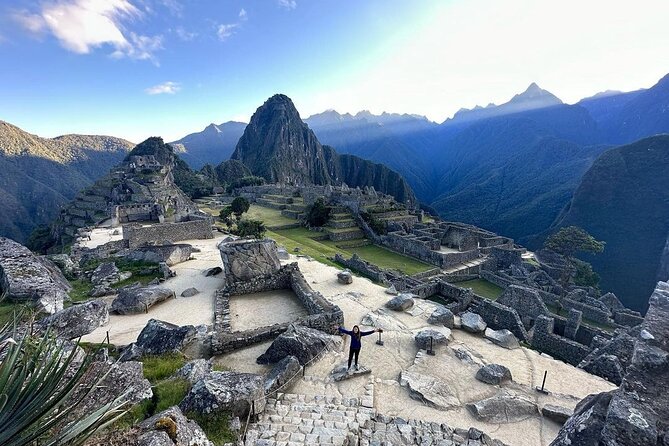 Excursion to the Sacred Valley and Machu Picchu by Panoramic Train - What the guide service adds